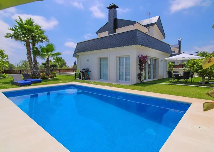 Con Piscina Privada - Villa